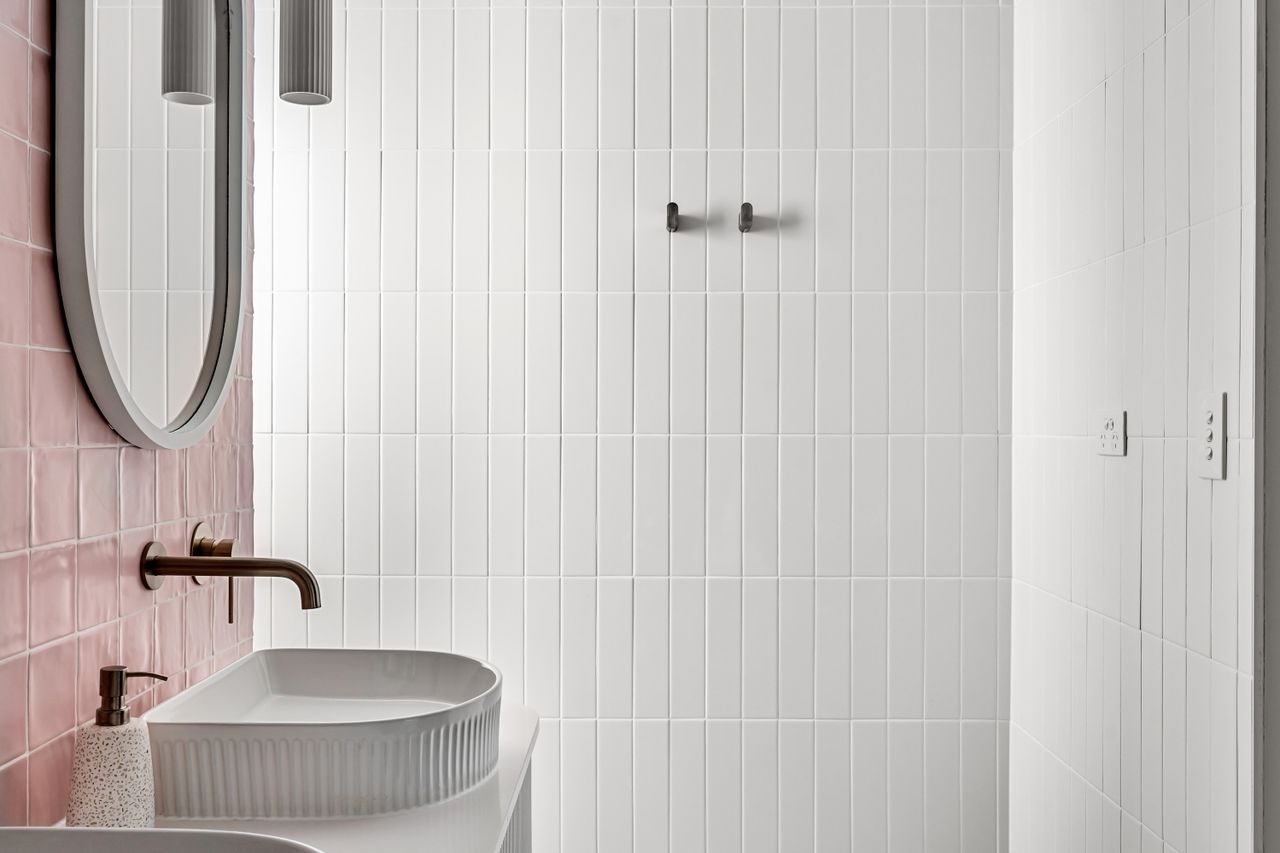 Crafting Captivating Headlines: Your awesome post title goes here Contemporary bathroom featuring minimalist design with pink and white tiles and a sleek faucet.
